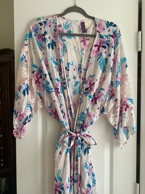 Adore Me Floral Lace-Trim Kimono Robe in Pink, Blue & Purple